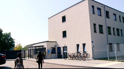 Germany opens refugee 'anchor centres' amid criticism