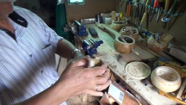 70 yaşında, kabağı sanata dönüştürüyor