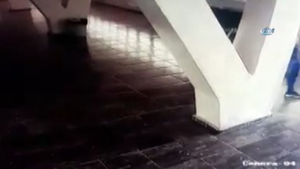 - Boks antrenörüne eski sporcularının saldırı anı güvenlik kamerasında