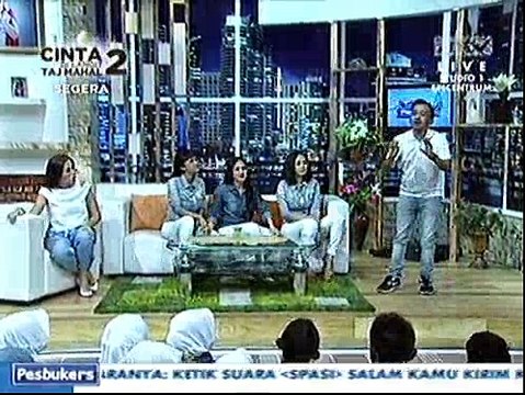 Foto Masa Lalu Jupe, Ayu Ting Ting dan Zaskia Gotik di Pesbukers
