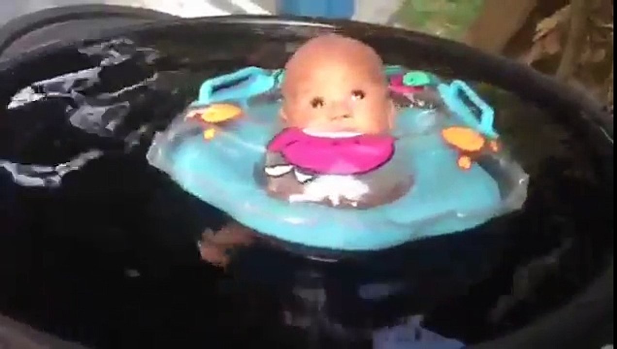 1 month old baby swimming(2)