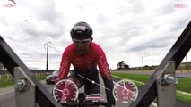 Il bat le record du monde en roulant à 202 km/h à vélo