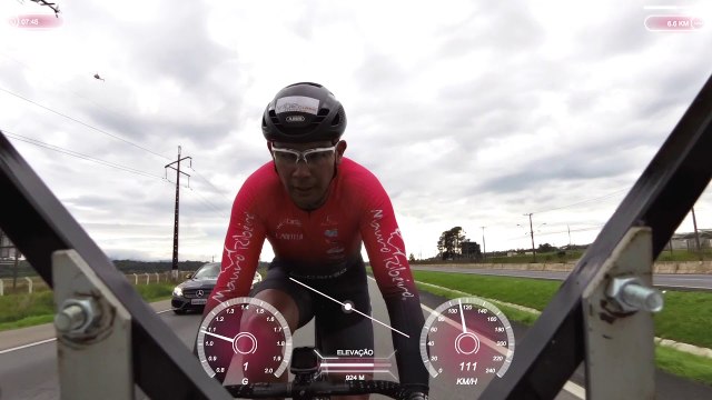 Il bat le record du monde en roulant à 202 km/h à vélo