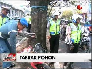 Kabur dari Razia, Pengendara Motor Tabrak Pohon