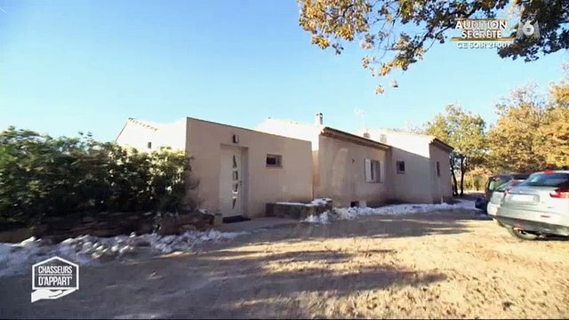 Stéphane Plaza ne valide pas du tout le choix d'un agent immobilier dans Chasseurs d'appart - Regardez