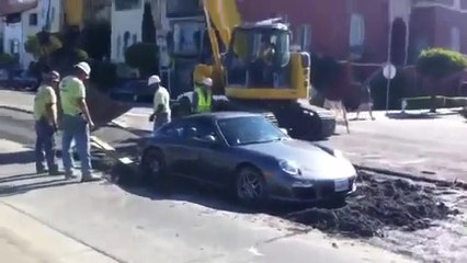 Il fini piégé dans le ciment frais avec sa Porsche... Dommage