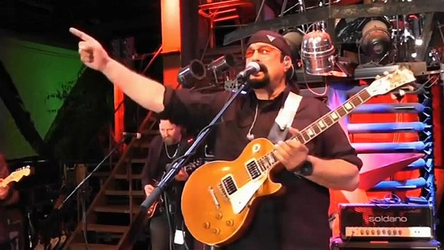 Россия-США: Стивен Сигал спешит на помощь