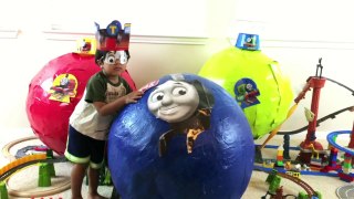 GIANT EGG SURPRISE OPENING Thomas and Friends toy trains