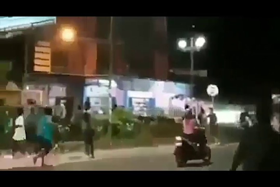 Amateur Videos Recording! Before earthquake Shocks 7.0 SR in Lombok - Tsunami Potential