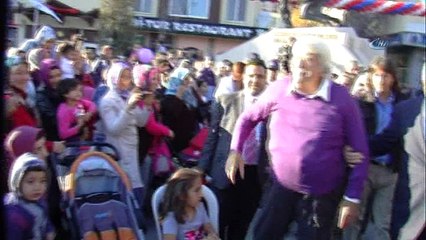 - Yeşilçam'ın usta oyuncusu Cüneyt Arkın, yaşadığı solunum sıkıntısı nedeniyle kaldırıldığı hastanede yoğun bakım ünitesinde tedavi altına alındı.