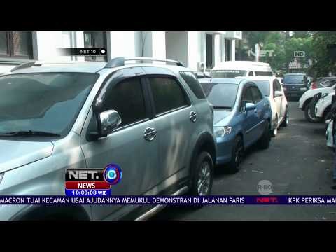 Mobil Salah Satu Aset First Travel Melintas di Jalan Raya - NET 10
