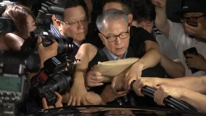 김기춘 562일 만의 석방...귀갓길 '아수라장' / YTN