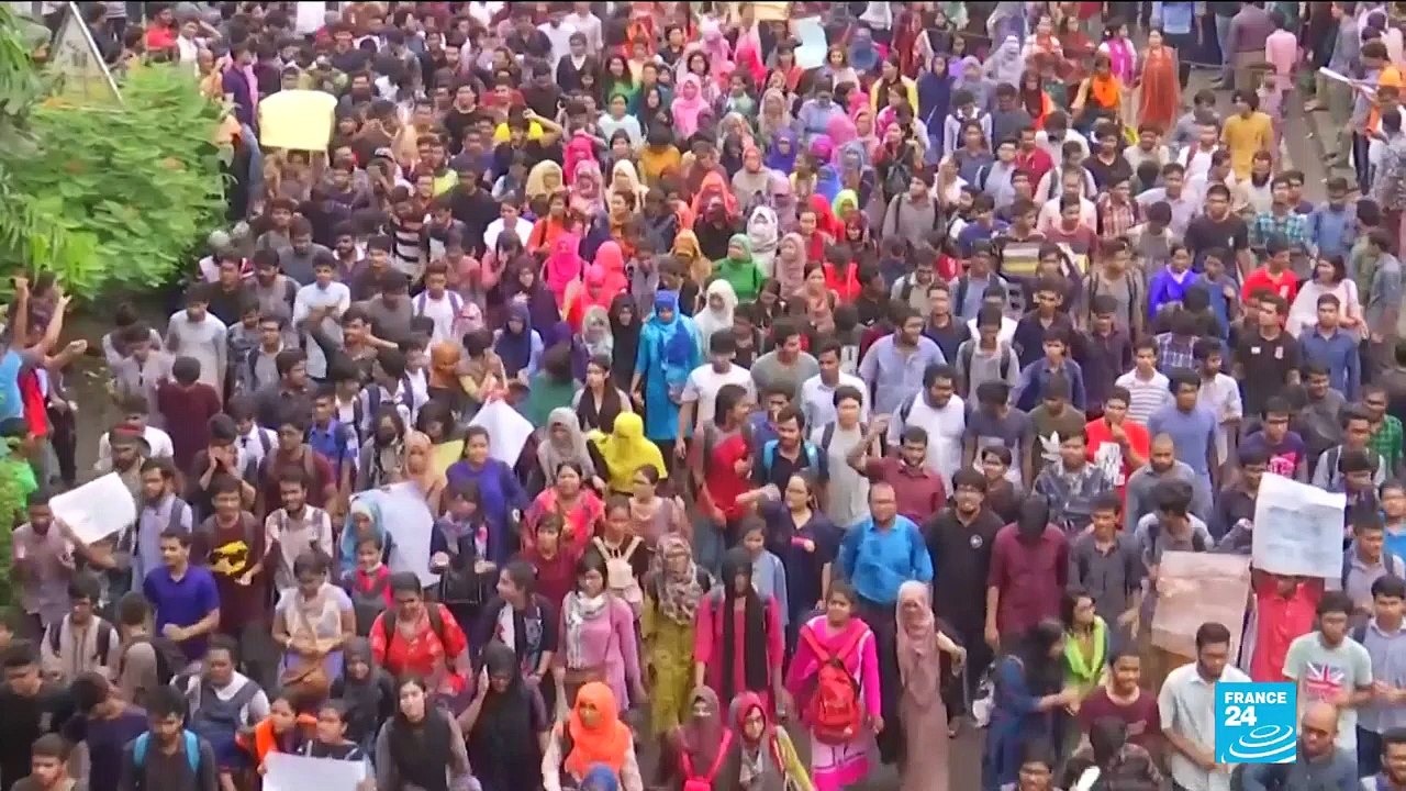Bangladesh police fire tear gas into student traffic protests