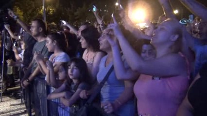 Kıraç Çorlu Konserinde Hem Coştu Hem Coşturdu