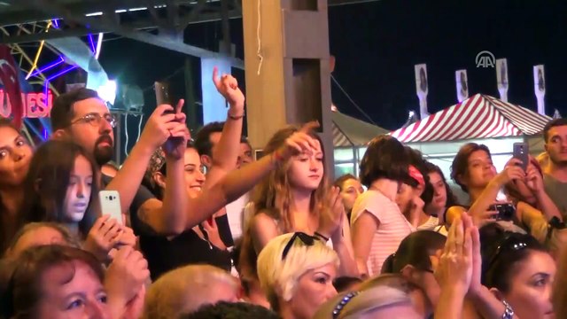 Festival, Bulutsuzluk Özlemi'nin solisti Nejat Yavaşoğulları ve Duman Grubu'nun konserleriyle sona erdi