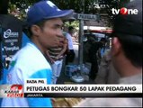Razia di Tanah Abang, Petugas Angkut 50 Gerobak PKL
