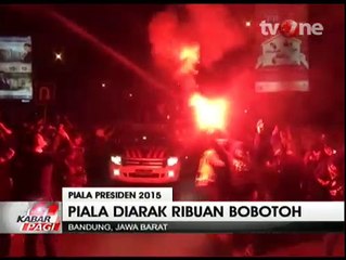 Kedatangan Persib Disambut Ribuan Bobotoh di Tol Pasteur Bandung