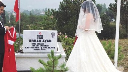 Şehit Kızının Babasının Mezarı Başında Paylaştığı Fotoğraf Herkesi Ağlattı