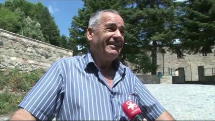 Скачать видео: VOSKOPOJA DHE DARDHA PLOT ME TURISTE VENDAS DHE TE HUAJ NE KETO DITE TE NXEHTA TE VERES LAJM