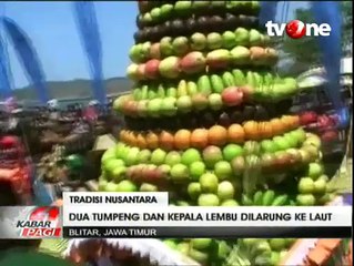 Nelayan Tambak Rejo Larung Sesaji Peringati Bulan Syuro