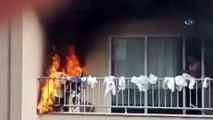 'Kuşlar gelmesin' diye balkon korkuluklarına astığı poşetler alev alınca damacana ile söndürdü