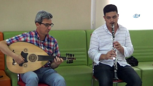 Balıkesir Devlet Hastanesi korosu eğlendirip şifa dağıtıyor