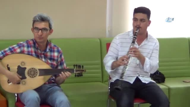 Balıkesir Devlet Hastanesi Korosu Eğlendirip Şifa Dağıtıyor