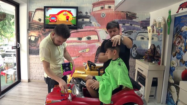 Oyun parkı gibi berberde eğlenceli tıraş - DİYARBAKIR