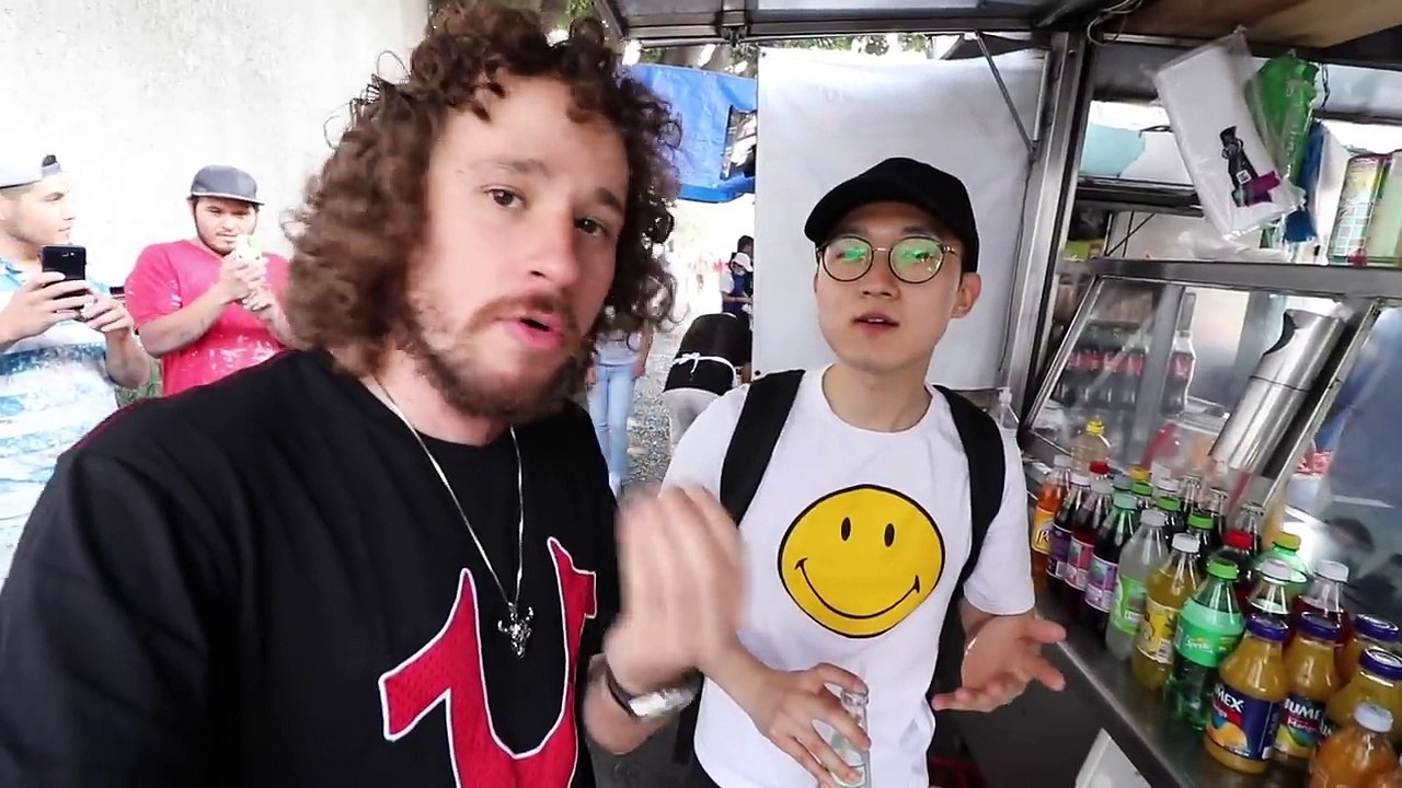 UN DÍA CON LUISITO COMUNICA PROBANDO COMIDA BARATA