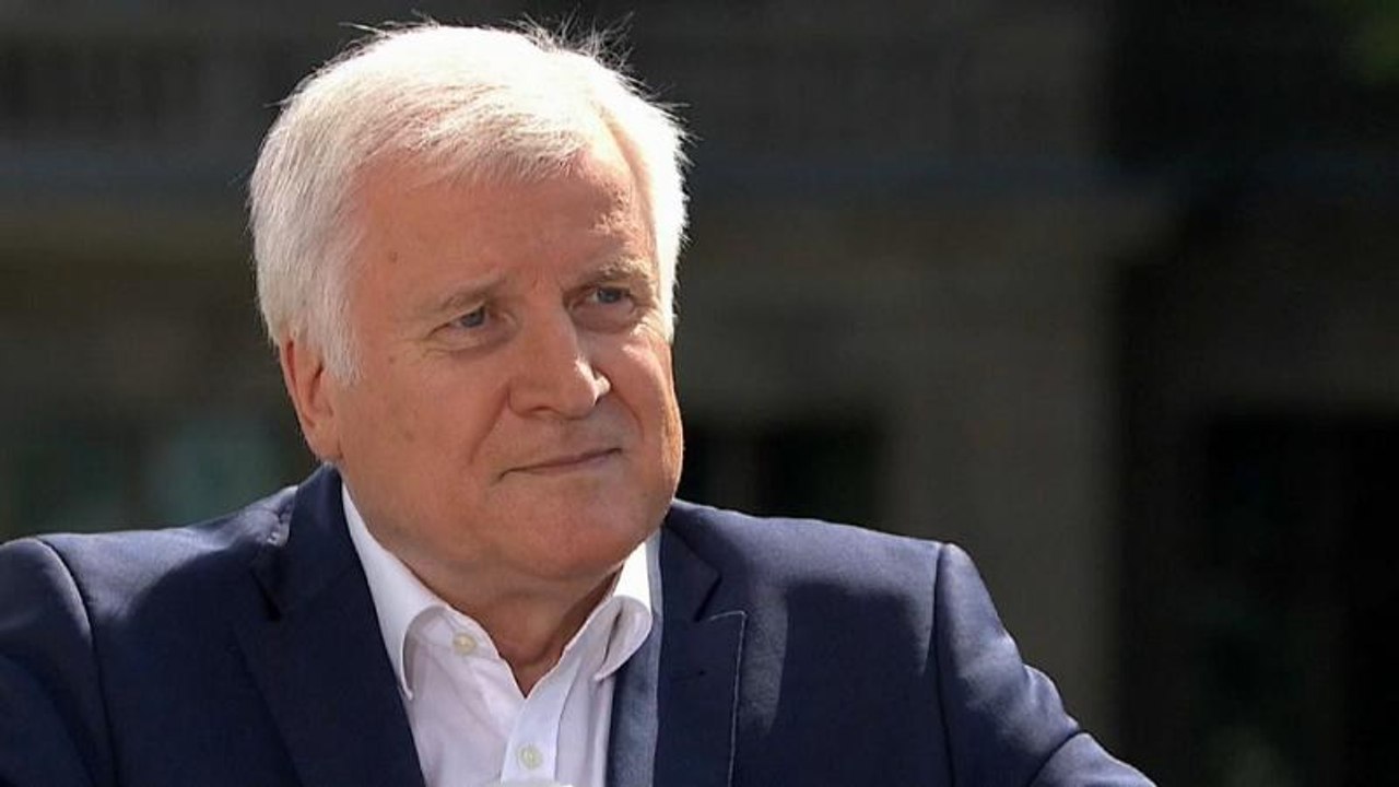 Zweifelt Seehofer an der eigenen Flüchtlingspolitik?