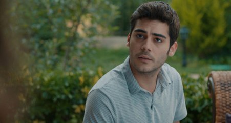 Oyuncu Berkay Hardal'ın Bir Hayranı Dev Afişle Evlilik Teklif Etti