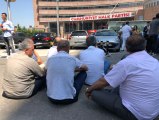 CHP'li Muhaliflerden Genel Merkez Önünde Oturma Eylemi