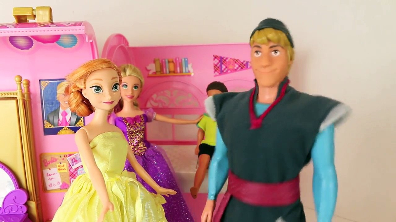 Frozen Elsa Barbie Ball Disney Frozen Ice Palace Anna, Kristoff, Prince Dance Party Disney