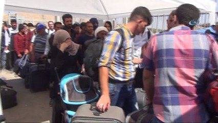 Suriyeliler bayramlaşmak için ülkelerine gitmeye başladı