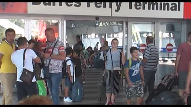 Ora News - Piku i fluksit të emigrantëve që vijnë në Shqipëri për pushime