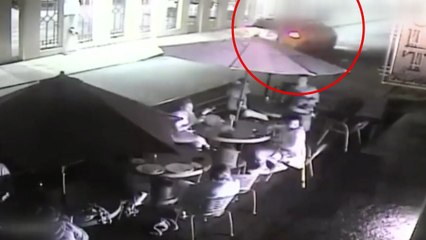 [영상] 위험한 불꽃놀이? 시민 겨눈 폭죽테러 / YTN