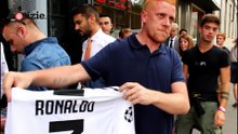 Cristiano Ronaldo, aperitivo a Milano in via Montenapoleone e la maglia va a ruba | Notizie.it