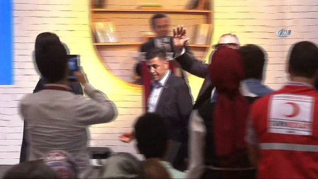 Adalet Bakanı Abdulhamit Gül,' Yaklaşık yılda 4 -5 bin civarında hakim savcı almayı planlıyoruz. Daha çok mezun olduktan sonra arkadaşlarımızın bilgileri tazeyken hemen mesleğe girsinler diye her yıl Kasım ayında mezuniyete entegre şekilde