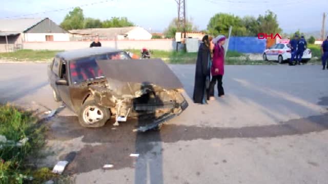 Bursa Otomobille Çarpışan Hafif Ticari Araç Tarlaya Uçtu 9 Yaralı