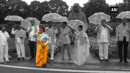 Sumitra Mahajan Criticises TDP MPs For Holding Placards in Loksabha