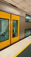 Avustralyadaki teknoloji harikası metro çift katlı ve koltuk yönleri ayarlanabiliyor.