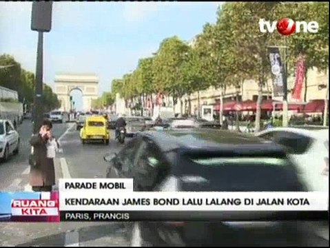Parade Mobil-mobil James Bond di Jalanan Kota Paris