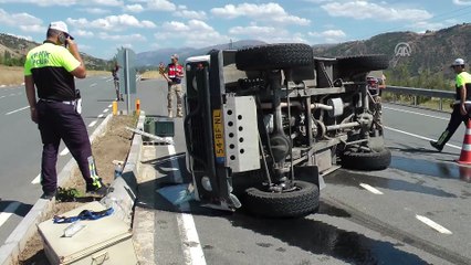 Turistlerin bulunduğu cip devrildi: 2 yaralı - ERZİNCAN