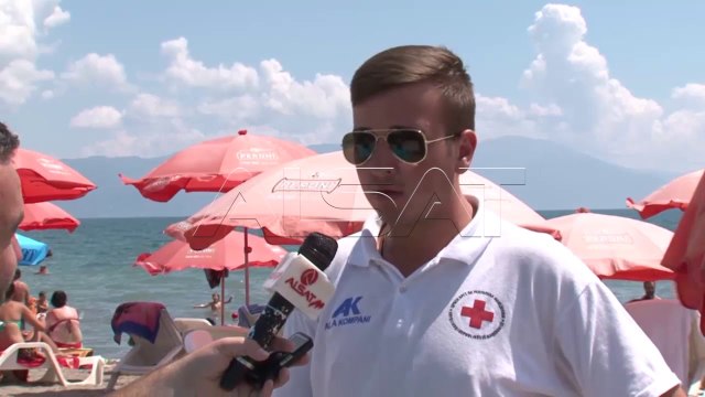 Plazhet e Ohrit dhe Strugës përballen me mungesën e shpëtimtarëve