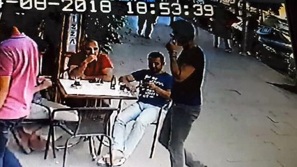 Tuttuğu direğin altında kalıyordu... O anlar kamerada