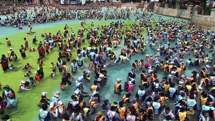 Vague de chaleur en Corée du Sud, un parc aquatique bondé