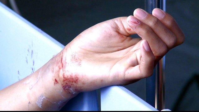 Tourists flee Lombok as Indonesia quake death toll rises