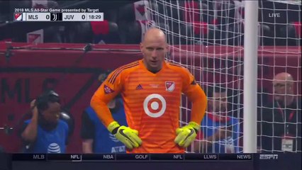 Un gardien de but interviewé en plein match
