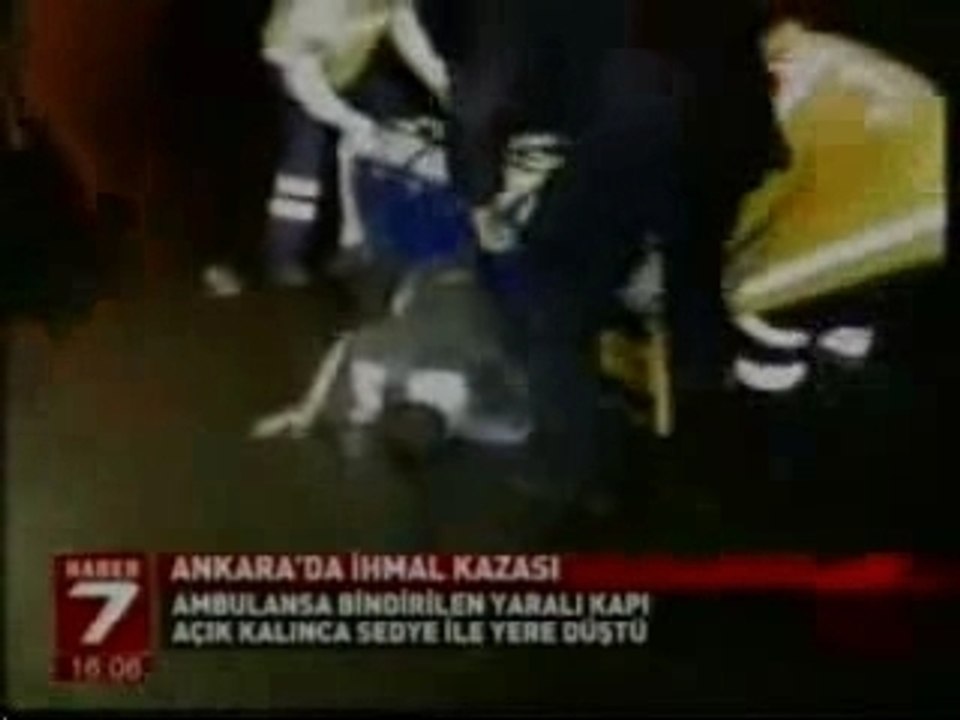 Une équipe d'ambulance un peu trop préssée en Turquie