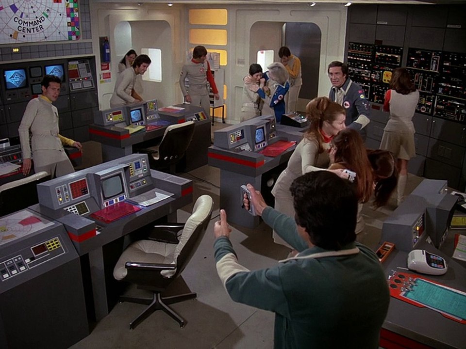 Mondbasis Alpha 1  S02E18 - Besuch von der Erde Teil 2